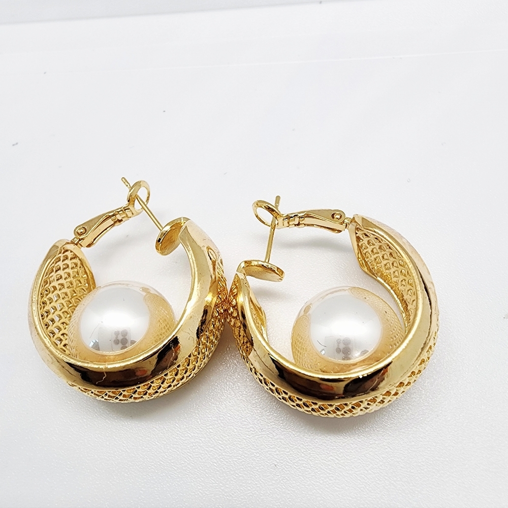 Elegant Gold Hoop Earrings with Pearl Accent